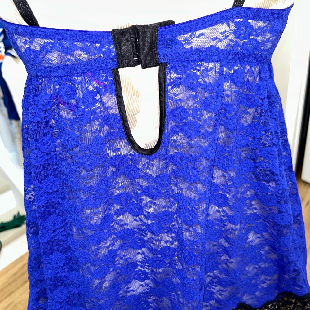 Lingerie - Picture 3 of 4